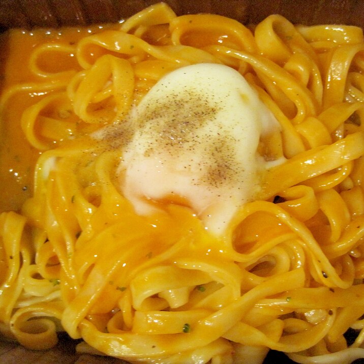 トマトクリームの温玉パスタ